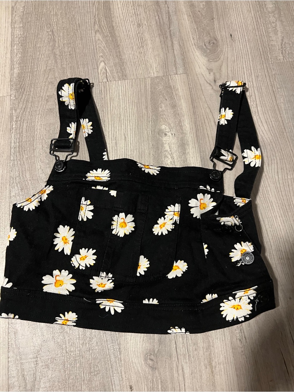 Forever 21 Black Daisy Print Crop Top